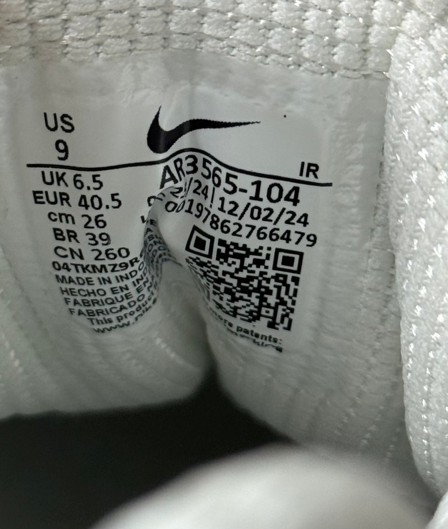 Nike Shox R4 Sail Fauna AR3565-104