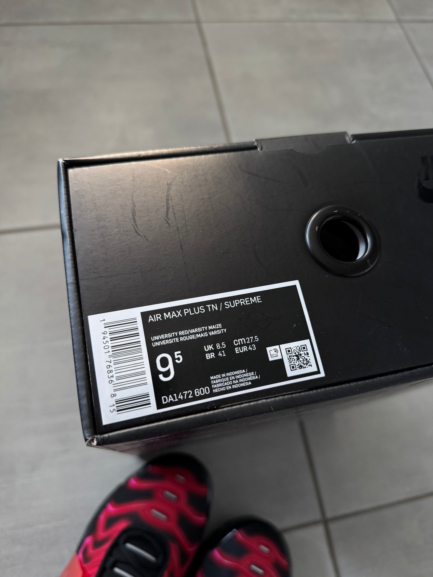 Nike Air Max Plus x Supreme University Red