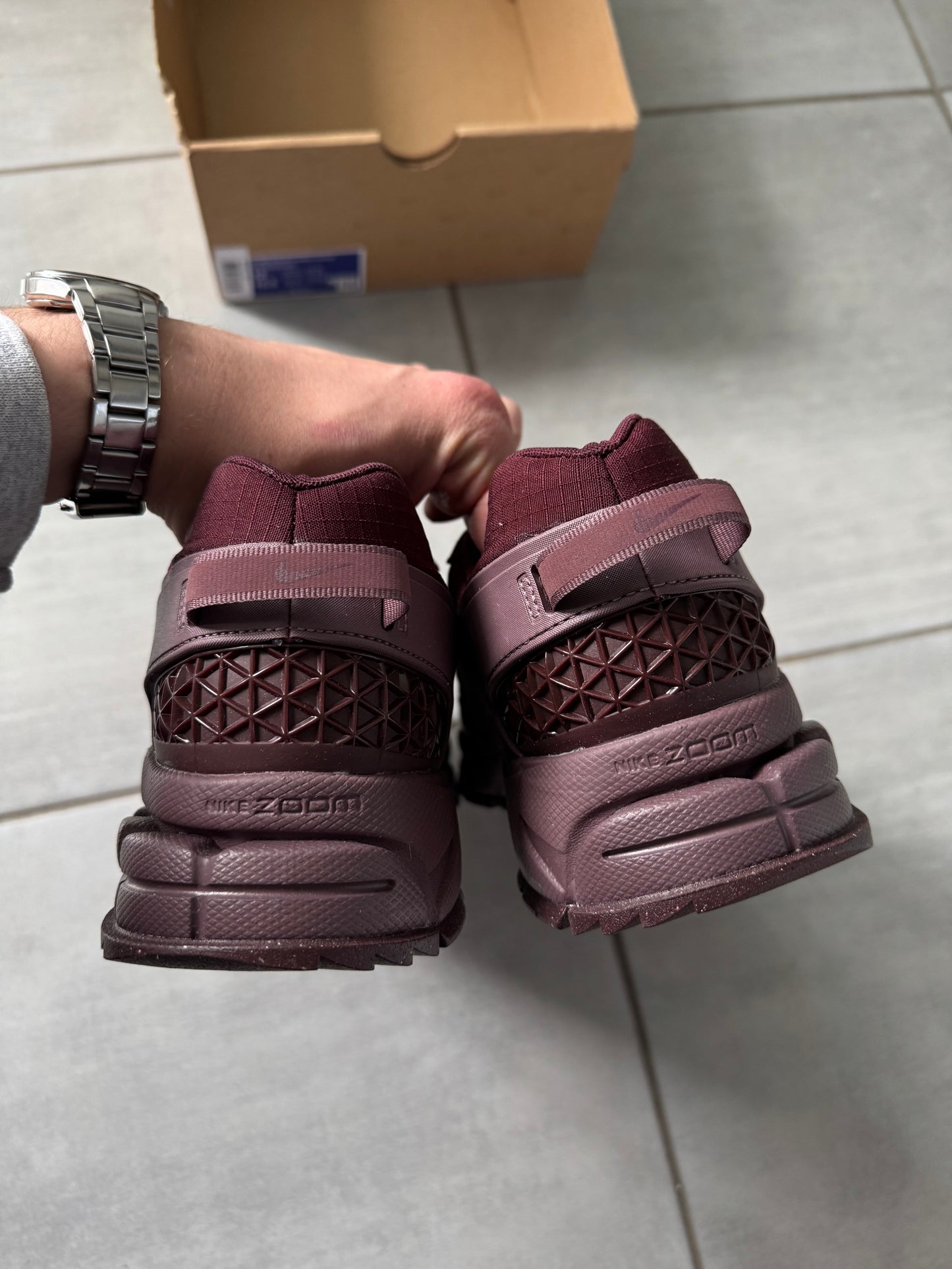Nike Zoom Vomero Roam Bordo HQ2181-500
