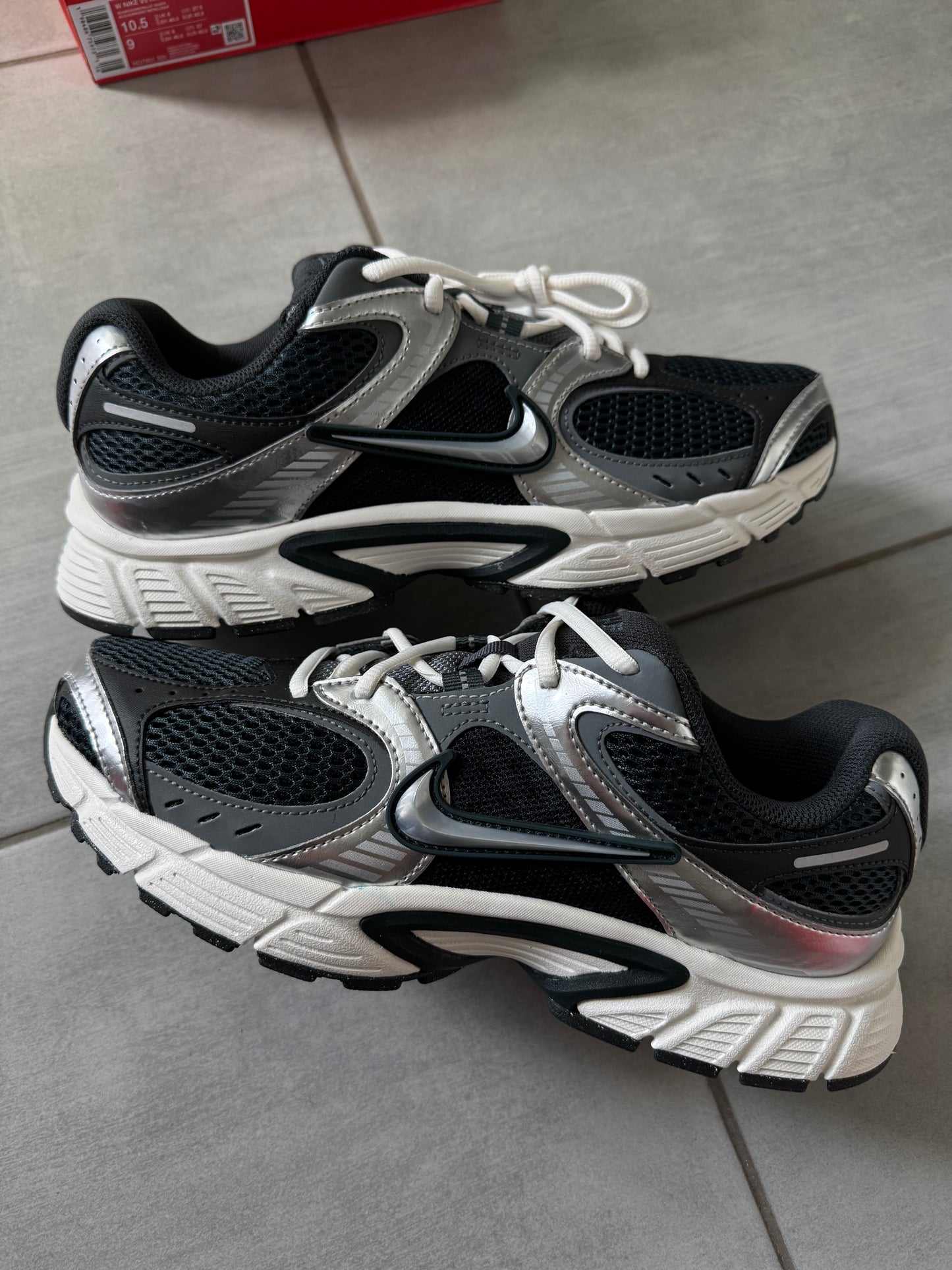 Nike V5 Runner Seaweed Metallic Silver HQ7901-300