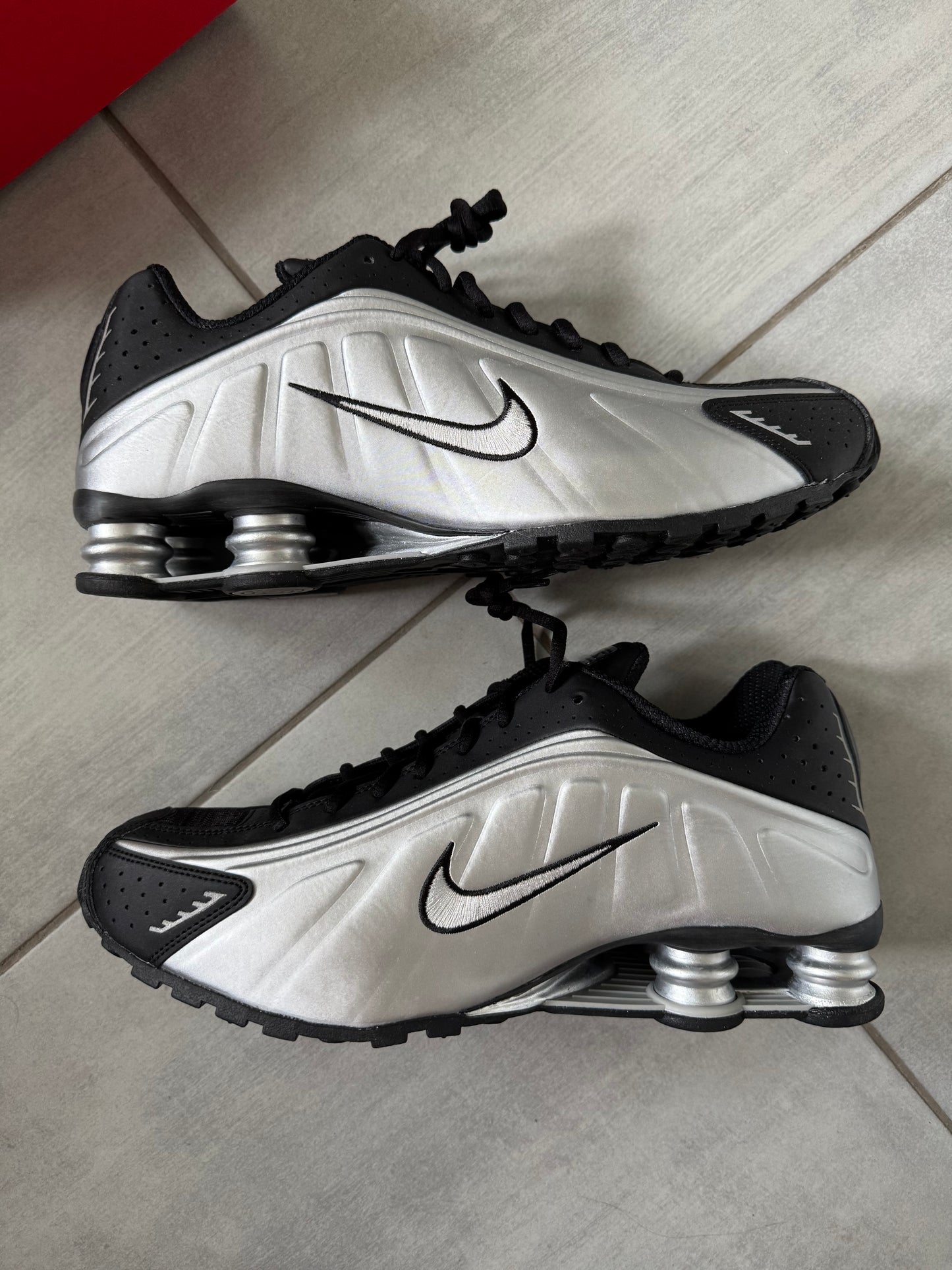 Nike Shox R4 Metallic Silver HQ1988-007