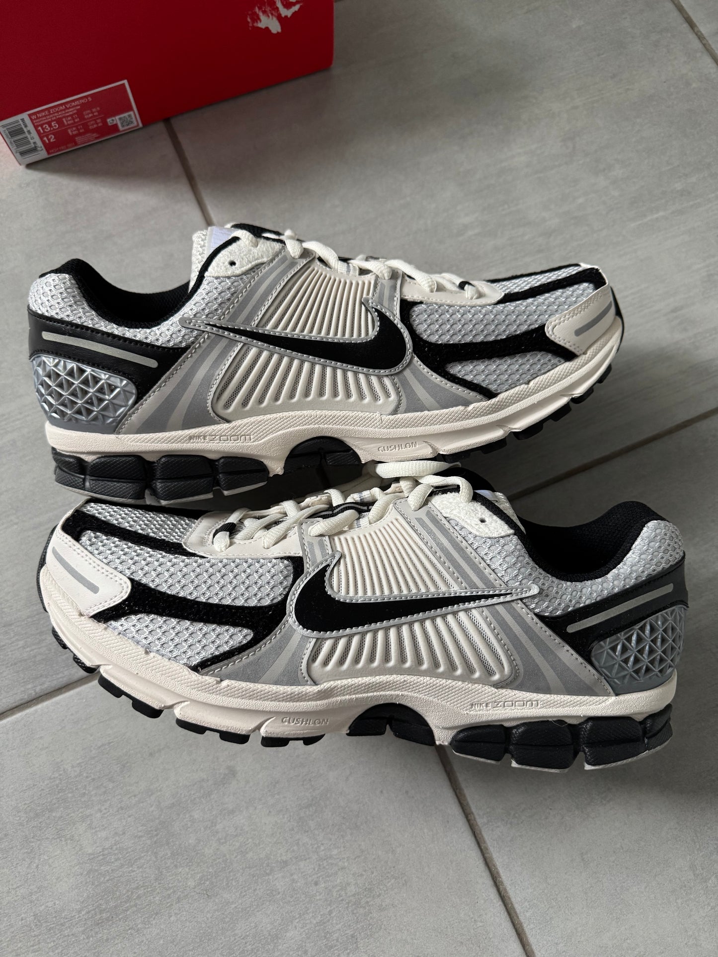 Nike Zoom Vomero 5 Photon Dust