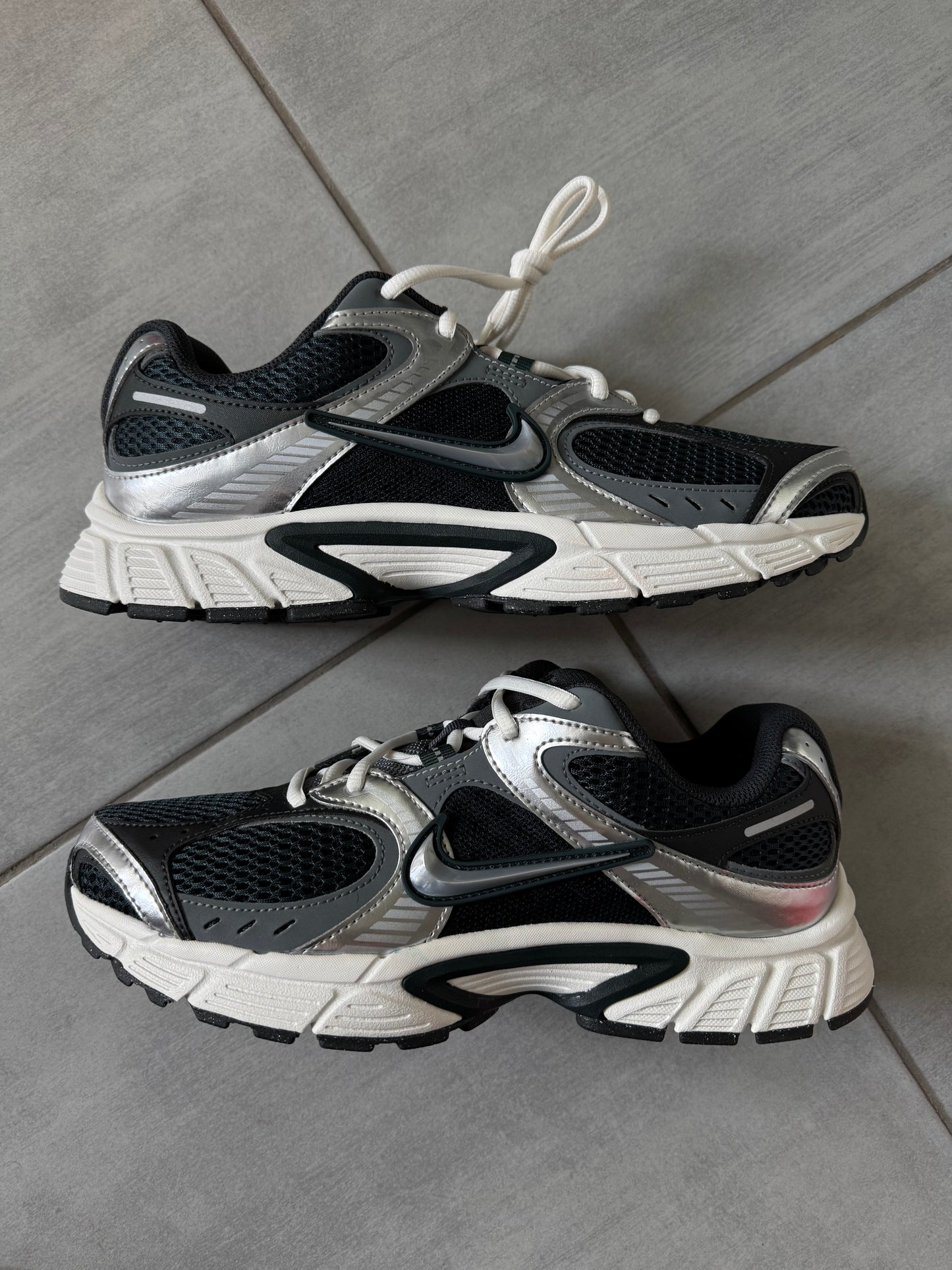 Nike V5 Runner Seaweed Metallic Silver HQ7901-300