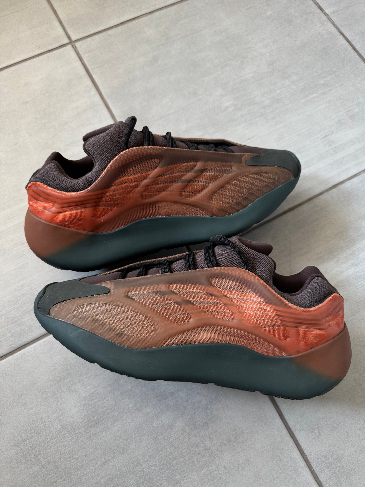 Adidas Yeezy 700 V3 Copper Fade GY4109