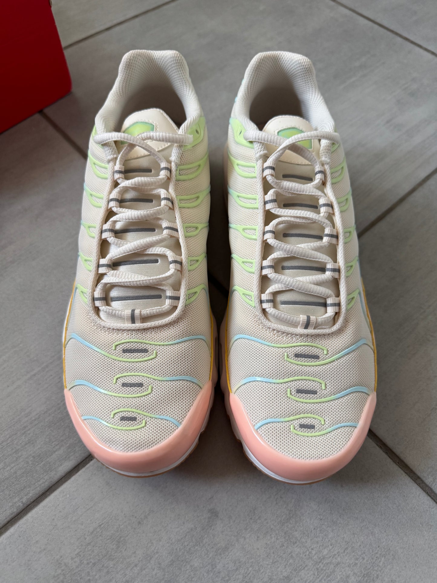 Nike Air Max Plus Crimson Tint