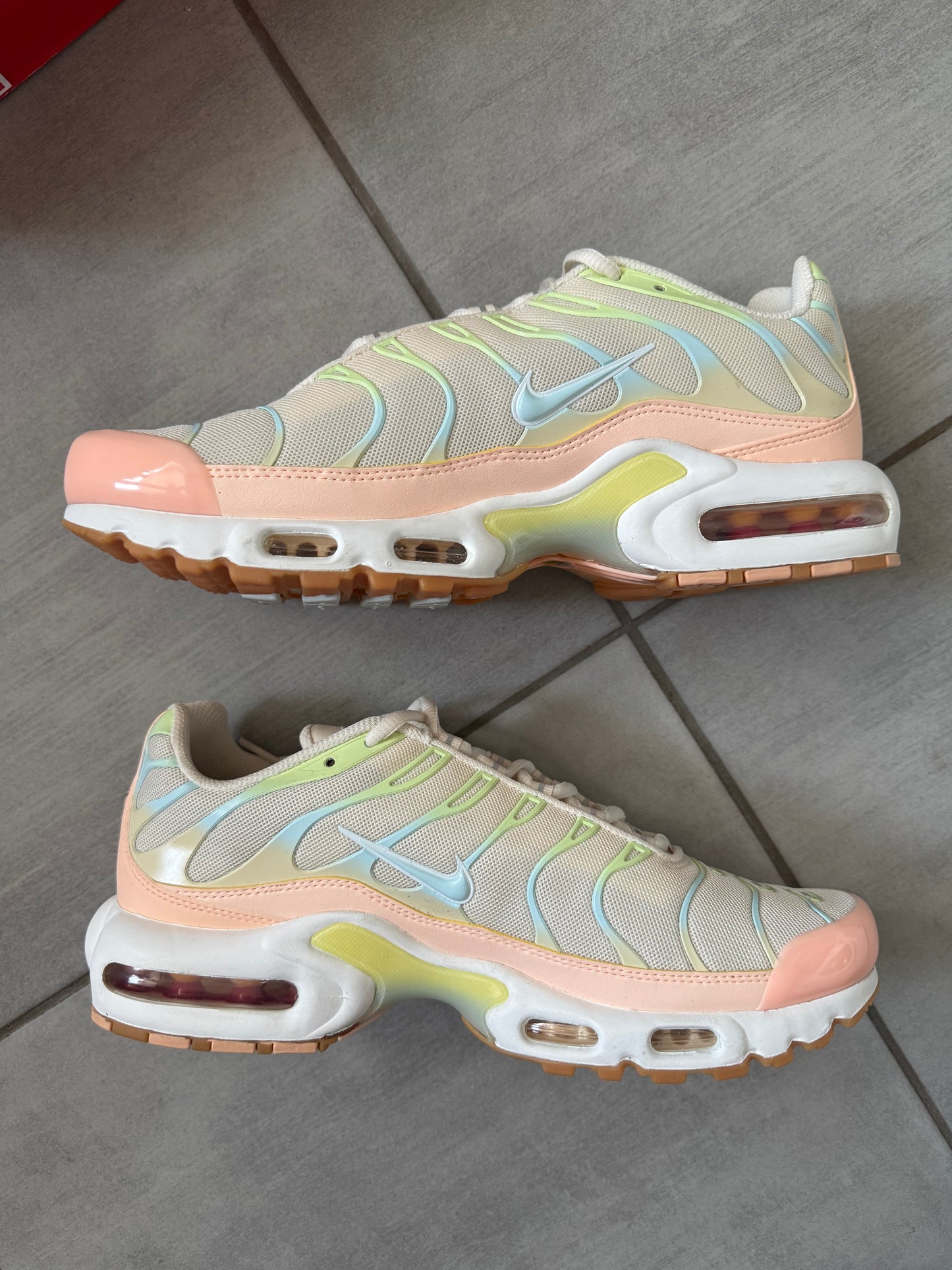 Nike Air Max Plus Crimson Tint