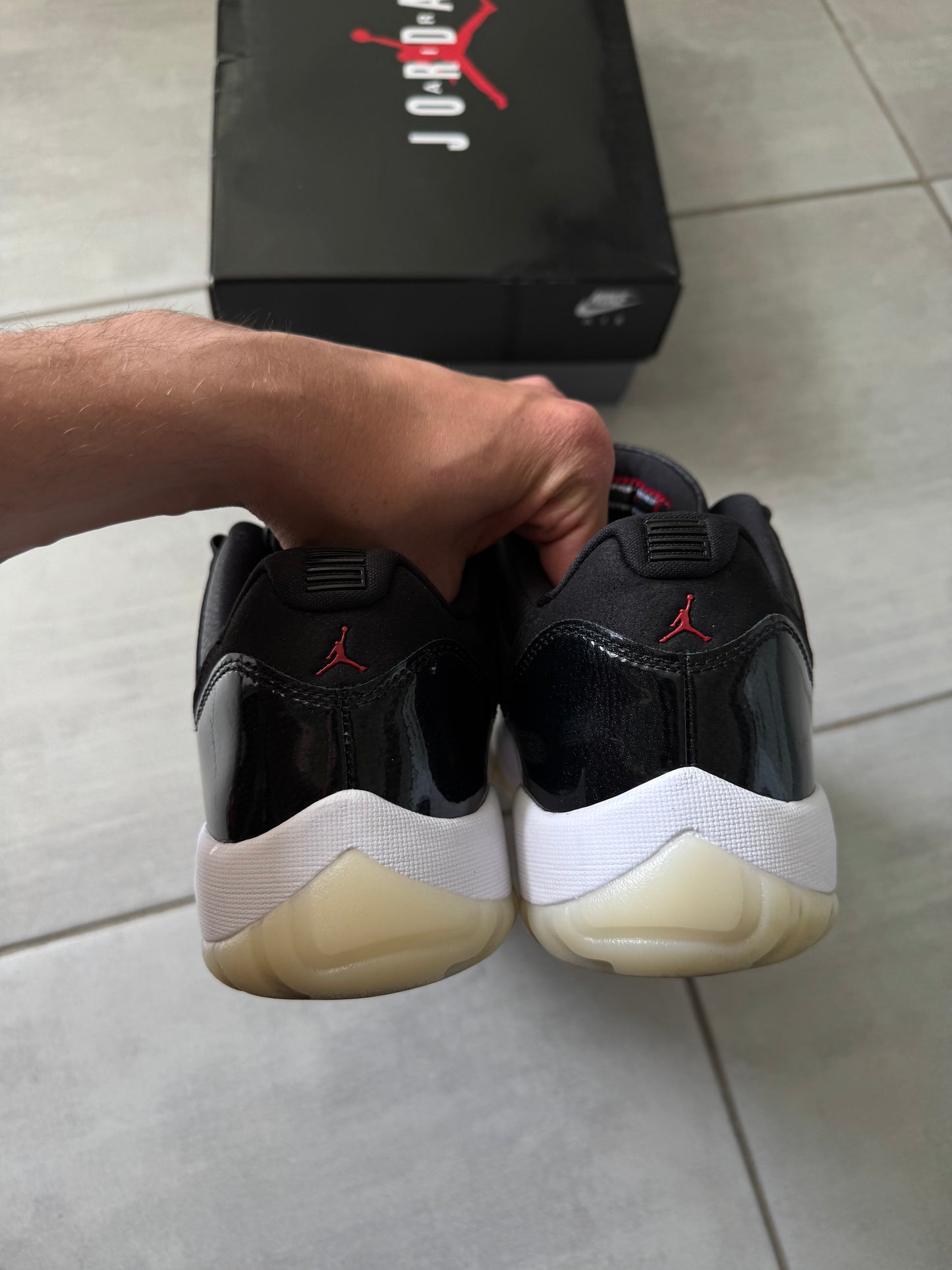 Air Jordan 11 Low 72-10 AV2187-001