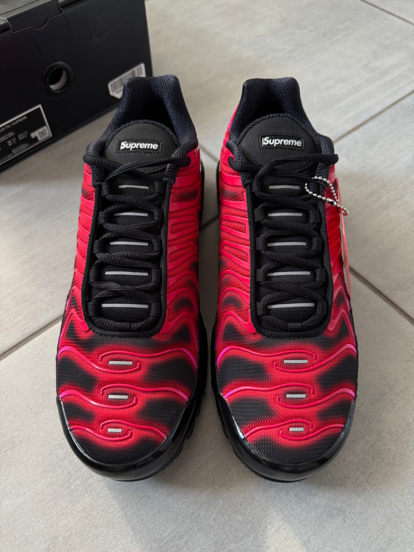 Nike Air Max Plus x Supreme University Red