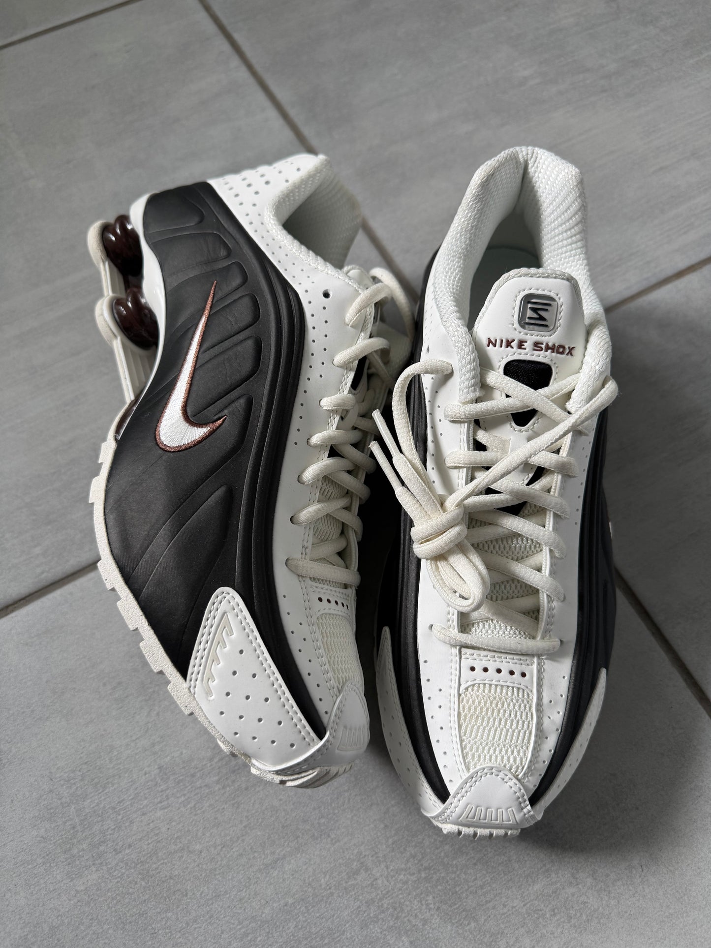 Nike Shox R4 Sail Fauna AR3565-104
