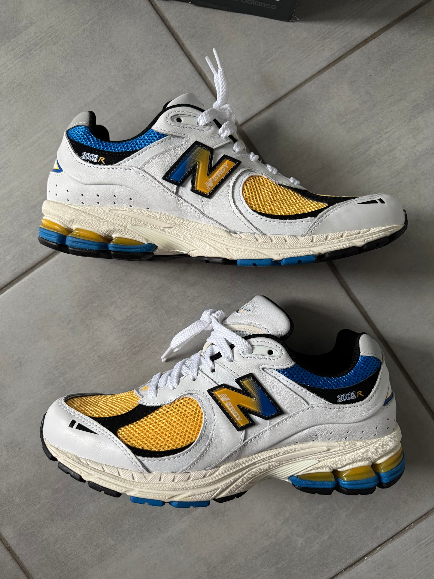 New Balance 2002R