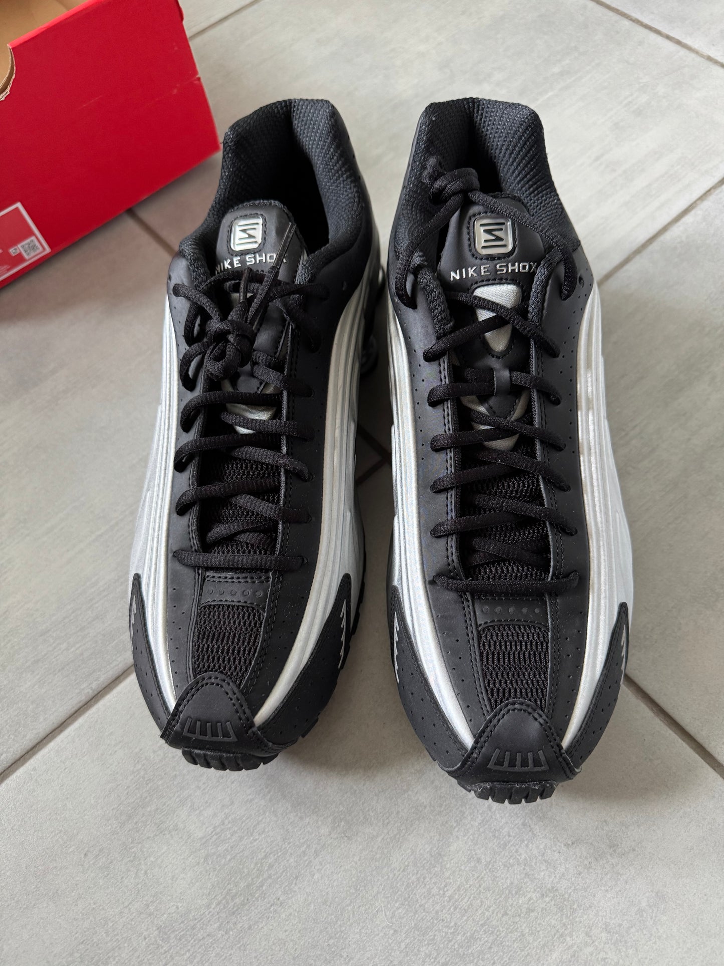 Nike Shox R4 Metallic Silver HQ1988-007