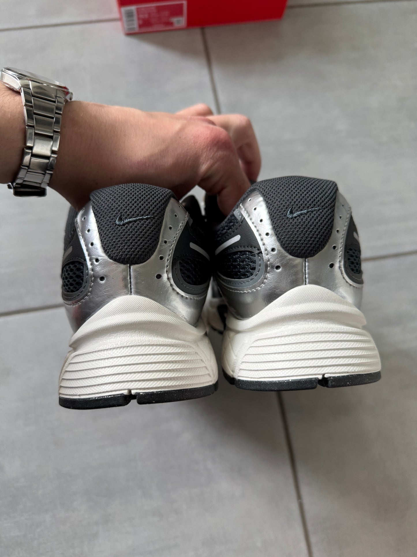 Nike V5 Runner Seaweed Metallic Silver HQ7901-300