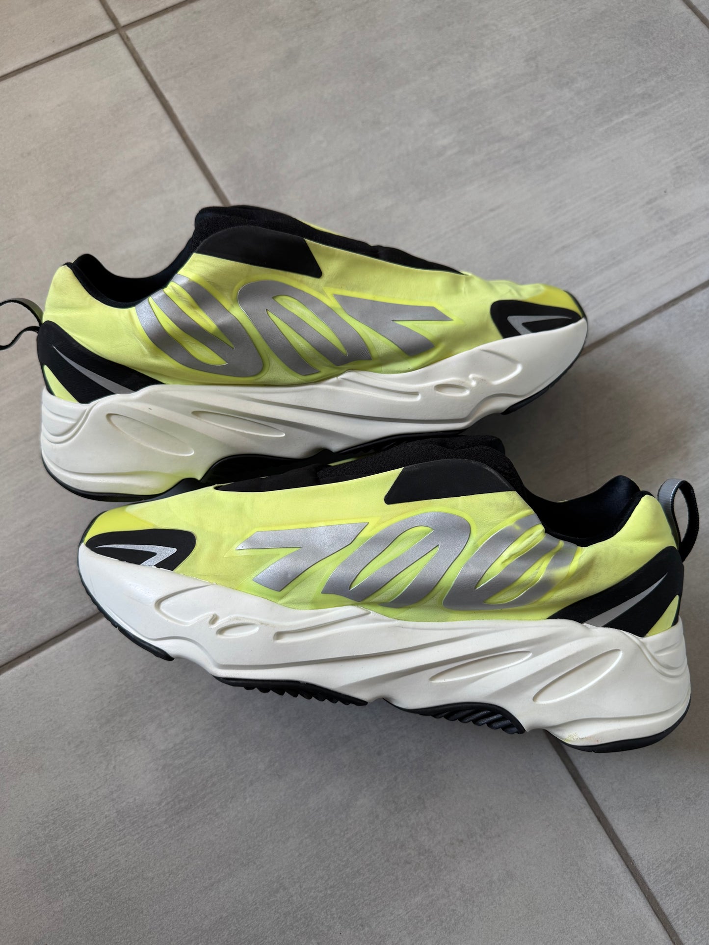 Adidas Yeezy Boost 700 Laceless Phosphor GY2055