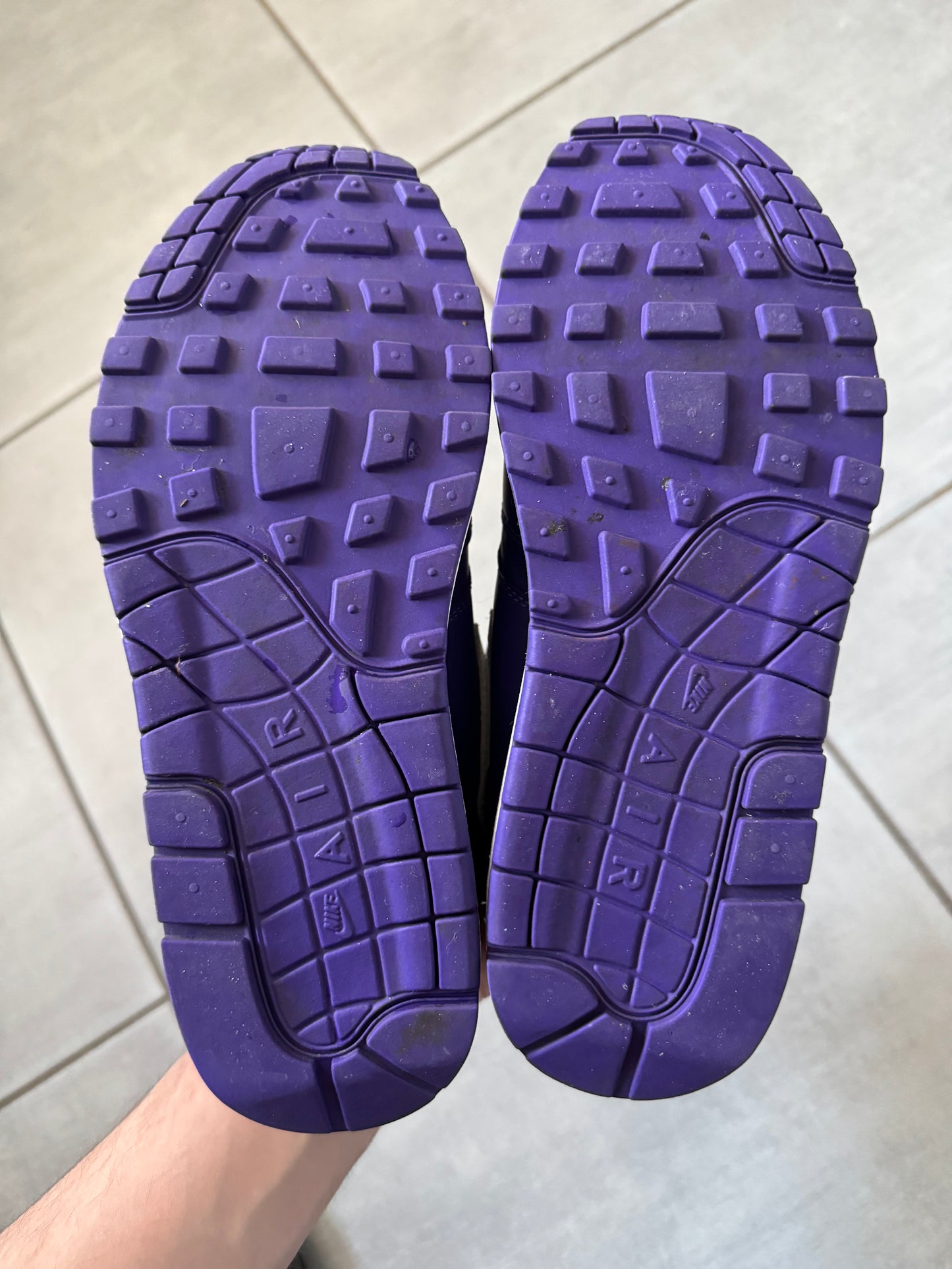 Nike Air Max 1 x Supreme Varsity Purple