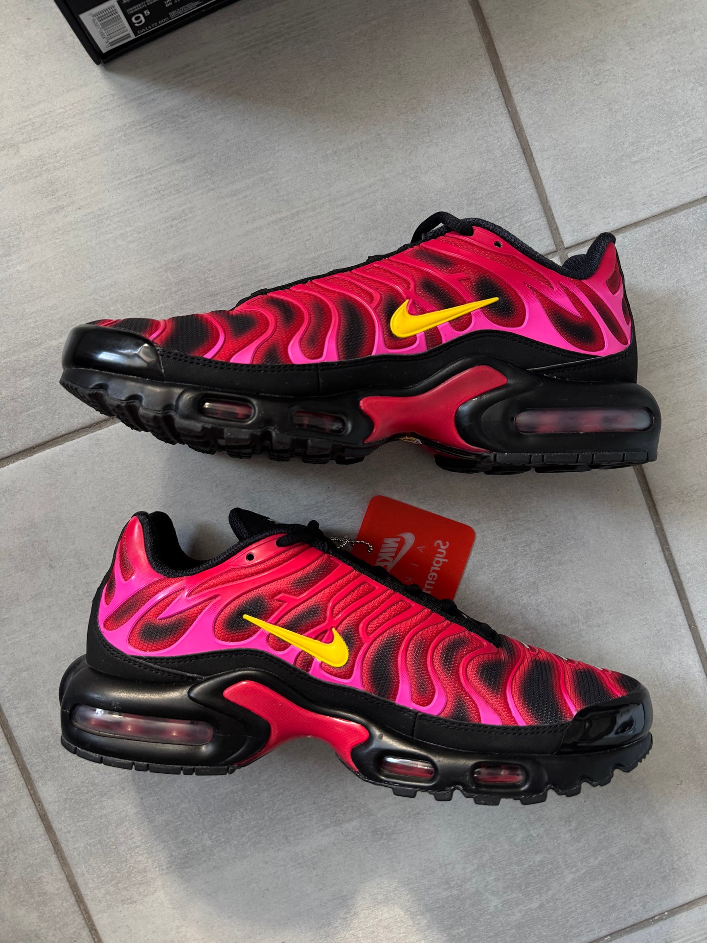 Nike Air Max Plus x Supreme University Red
