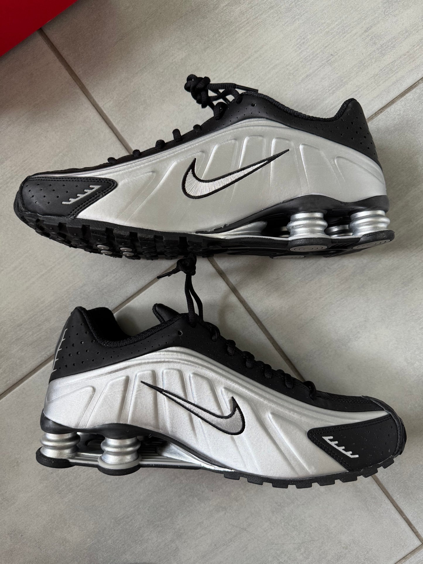 Nike Shox R4 Metallic Silver HQ1988-007