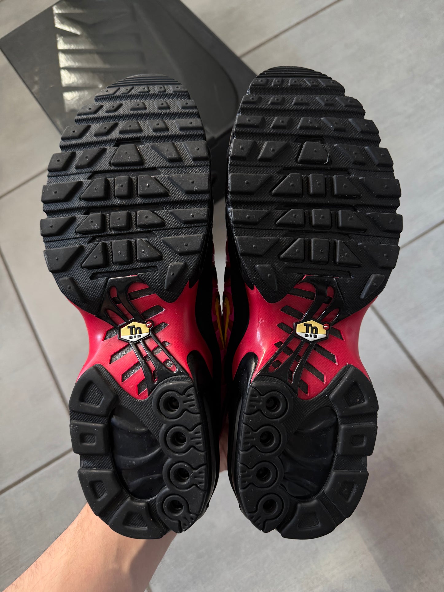 Nike Air Max Plus x Supreme University Red