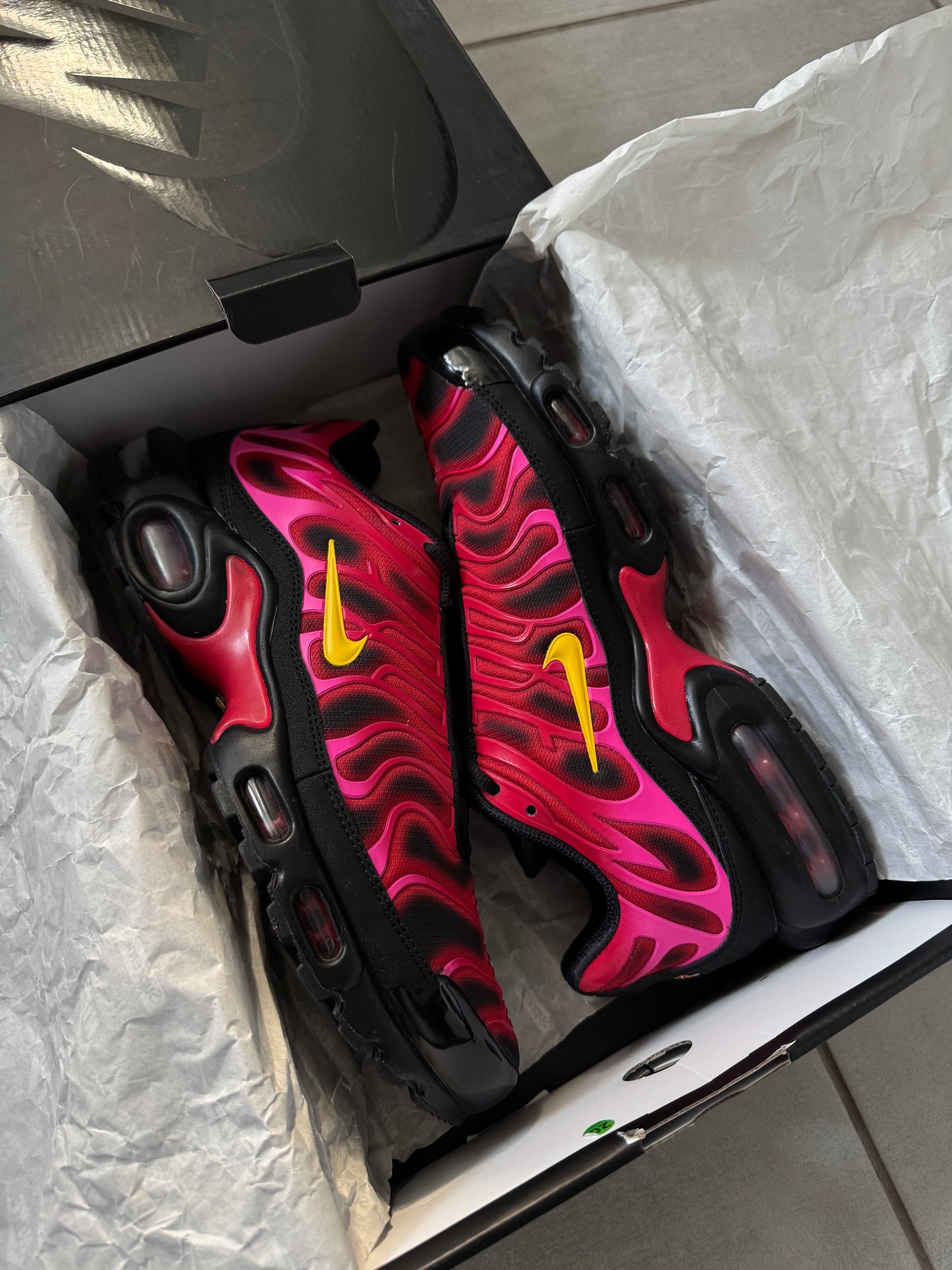 Nike Air Max Plus x Supreme University Red