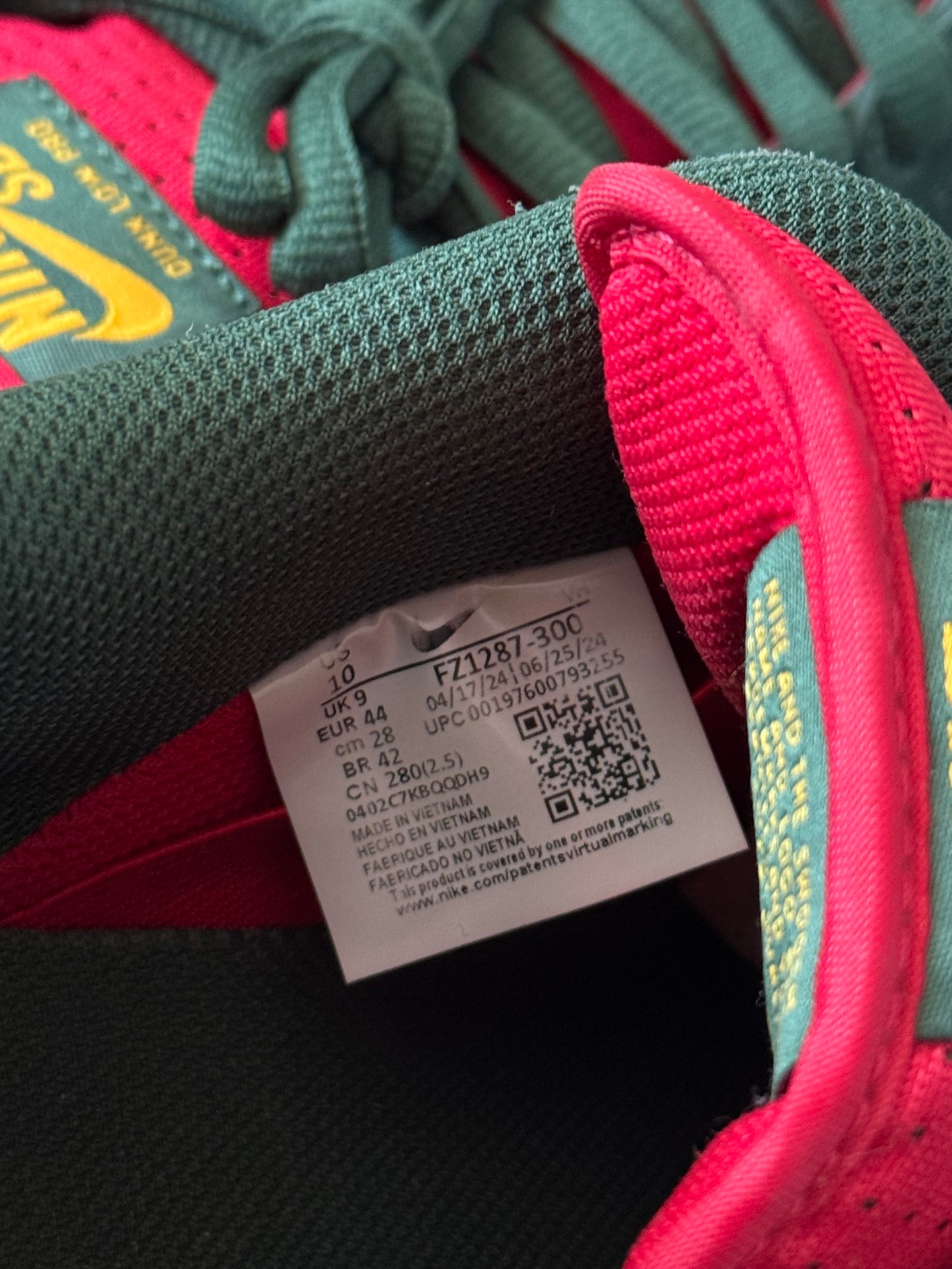Nike SB Dunk Low Seattle Supersonics FZ1287-300