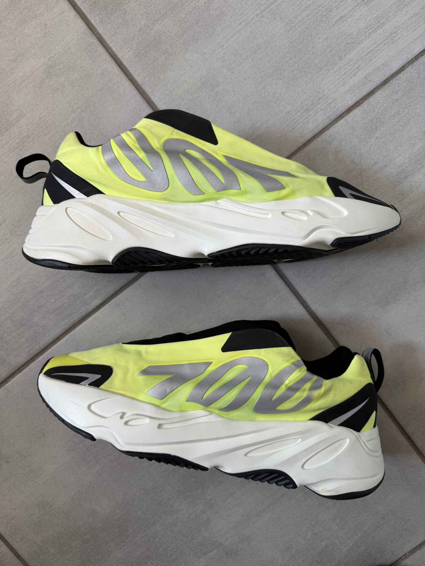 Adidas Yeezy Boost 700 Laceless Phosphor GY2055