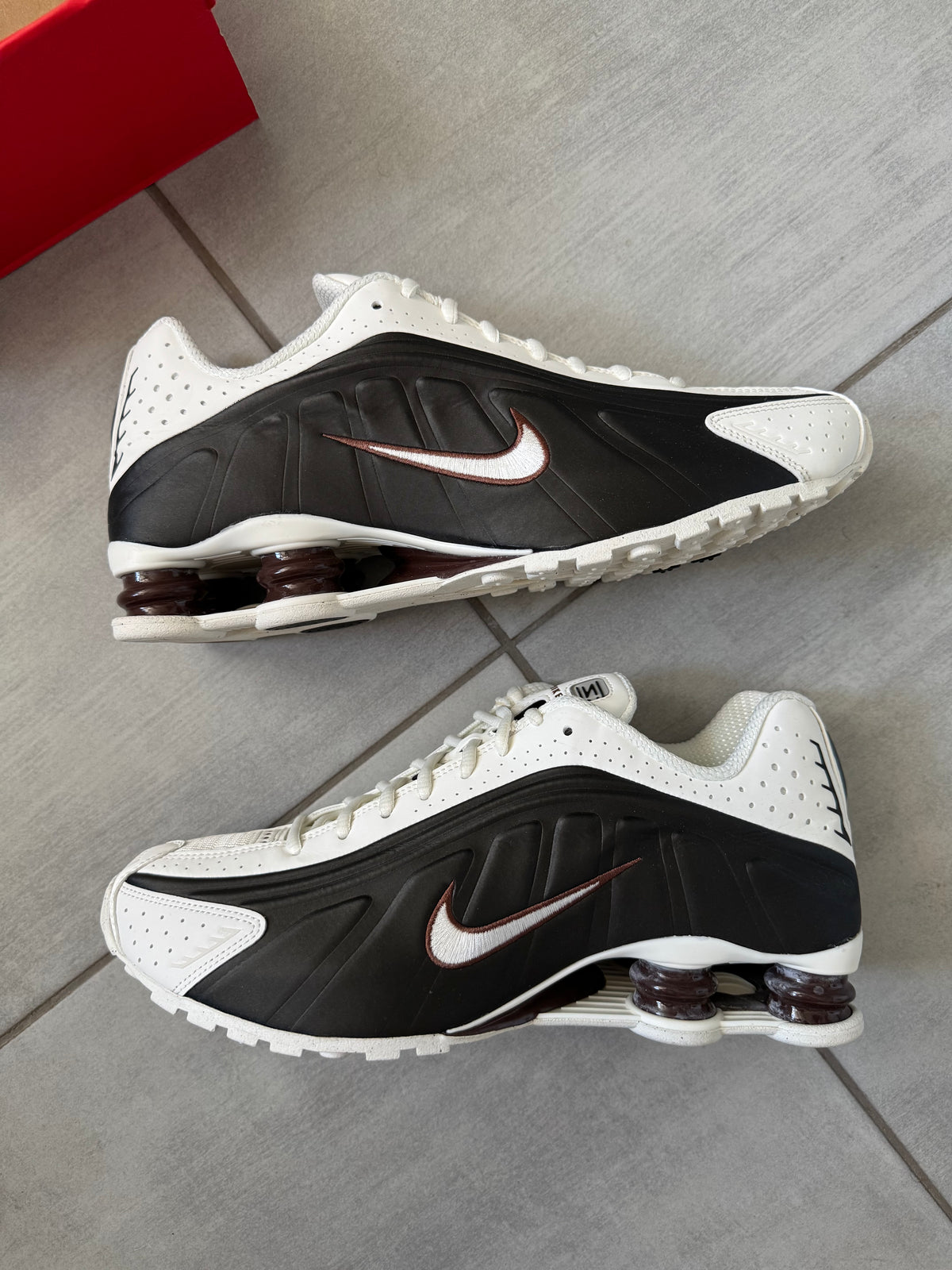 43 | Nike Shox R4 Sail Fauna Brown AR3565-104