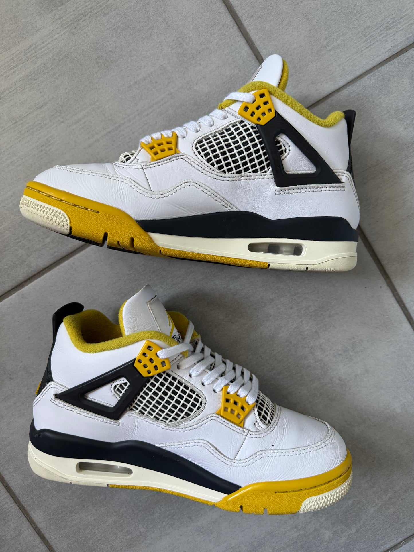 Air Jordan 4 Vivid Sulphur