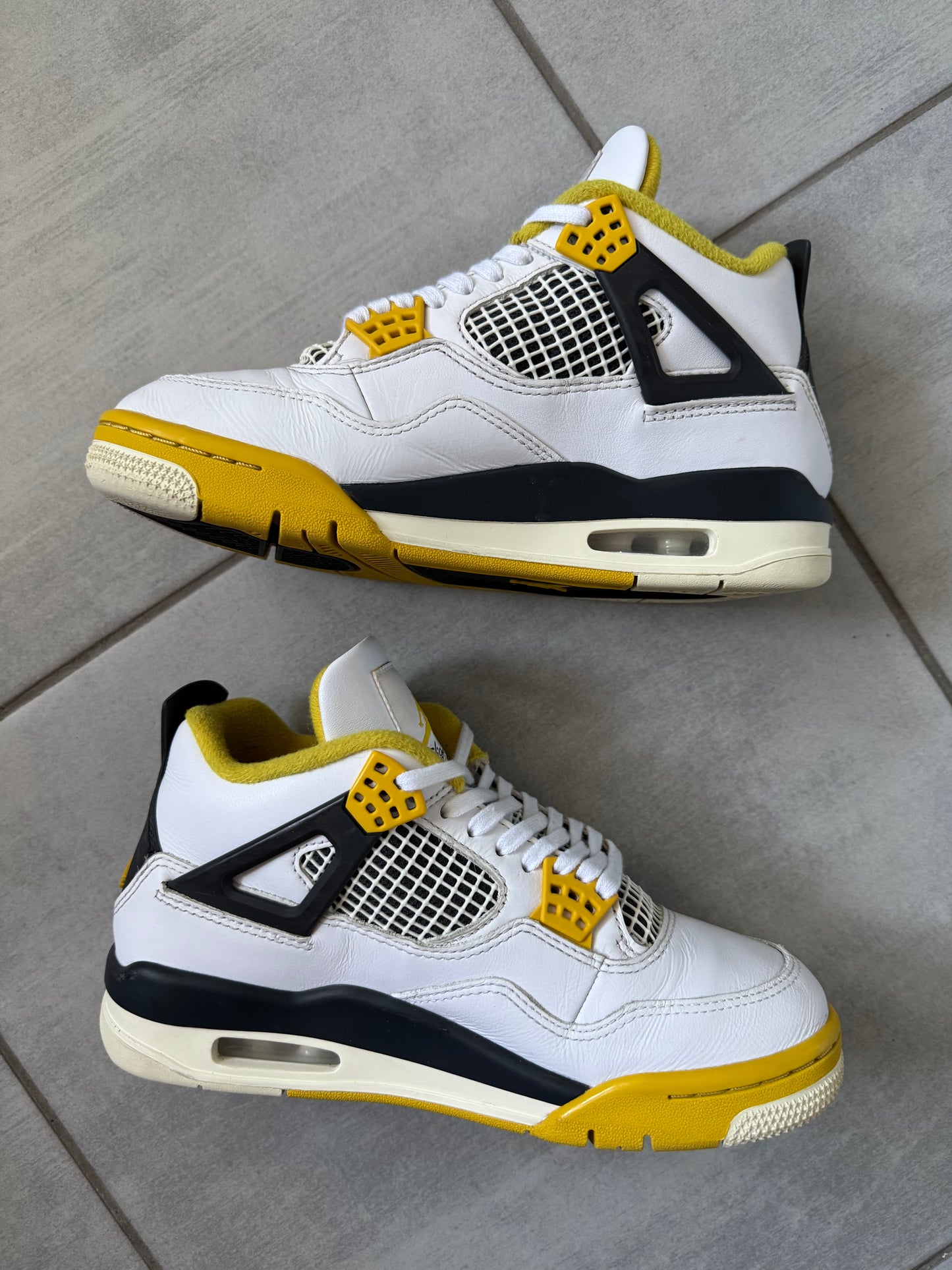 Air Jordan 4 Vivid Sulphur