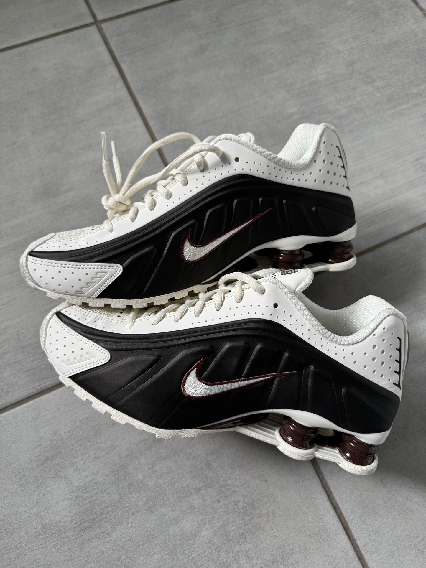 Nike Shox R4 Sail Fauna AR3565-104