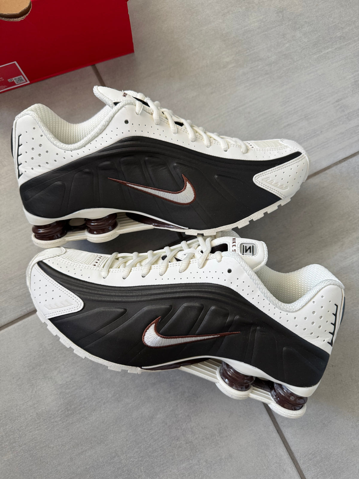 43 | Nike Shox R4 Sail Fauna Brown AR3565-104