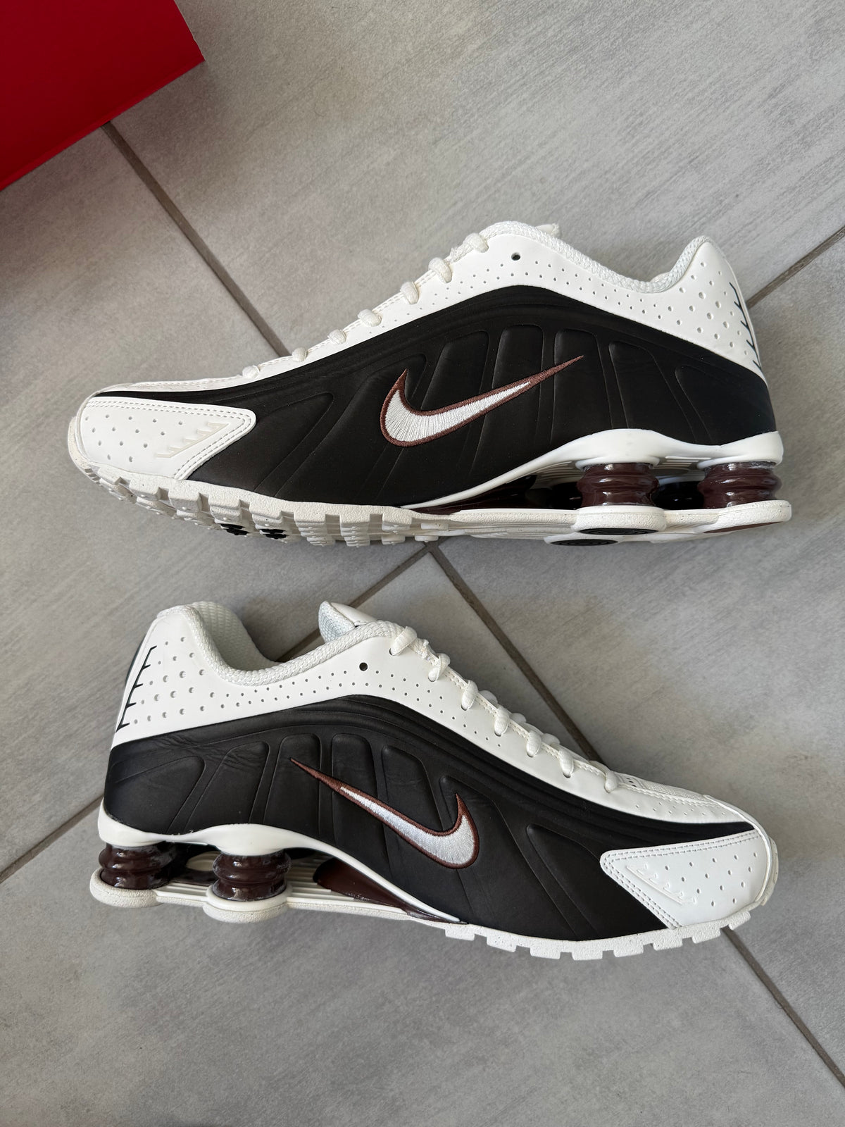 43 | Nike Shox R4 Sail Fauna Brown AR3565-104