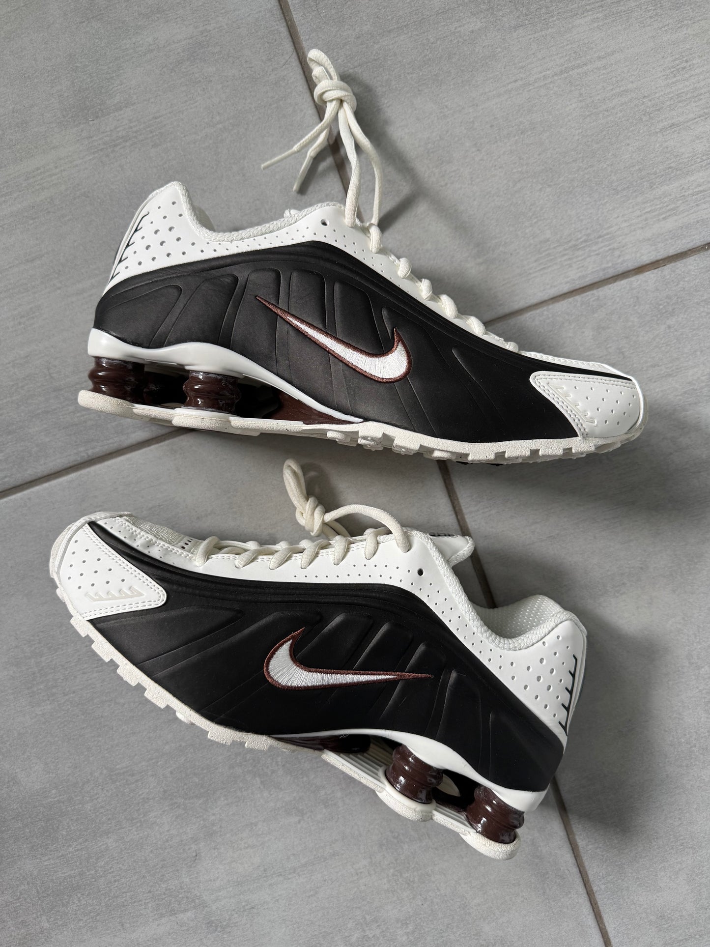 Nike Shox R4 Sail Fauna AR3565-104