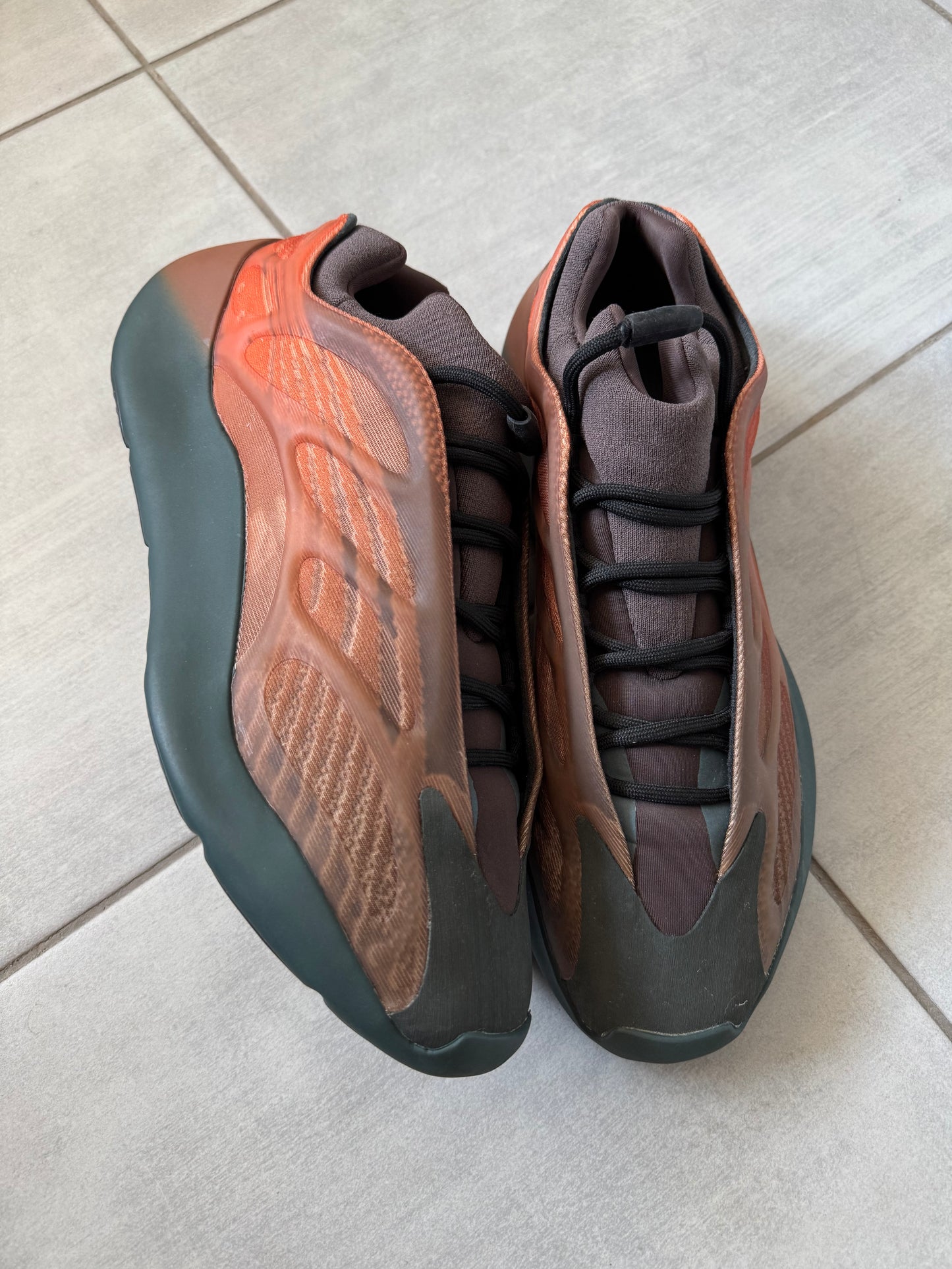 Adidas Yeezy 700 V3 Copper Fade GY4109